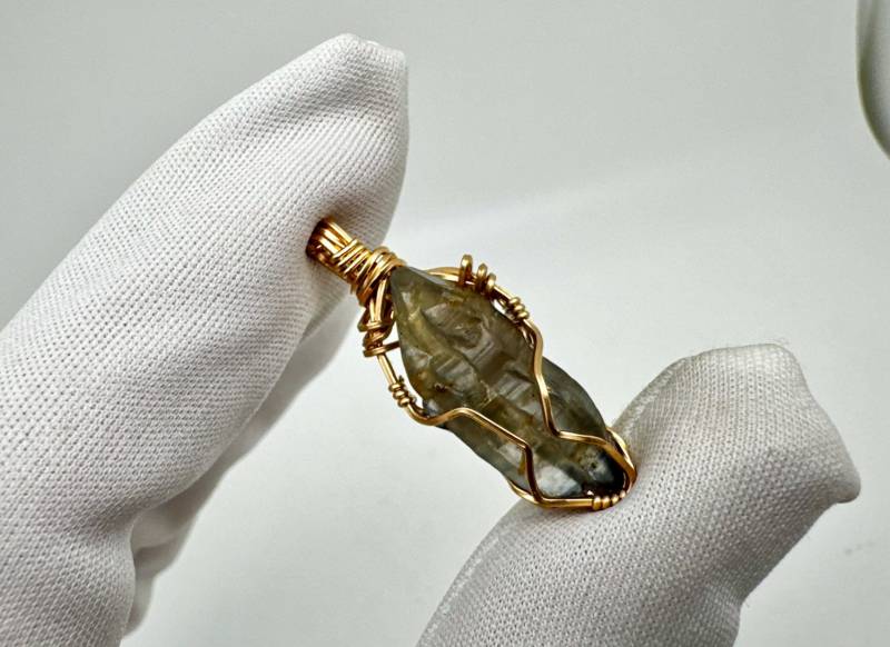 19Ct Saphir Kristall, 14 Karat Unikat Gold Anhänger Mit 21Ct Highquality Saphir Kristall von nAturaIArT