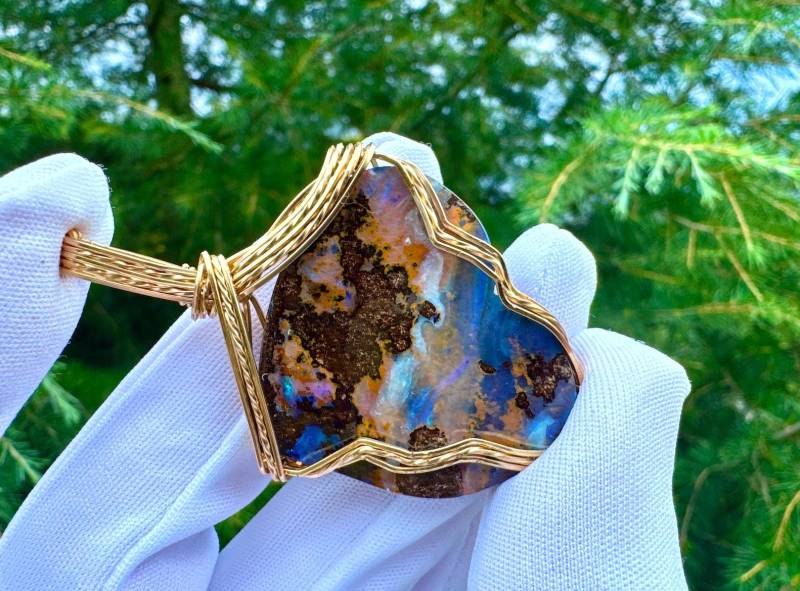 61Ct Boulder Opal Herz, 14 Karat Unikat Gold Anhänger Mit Wunderschönen Boulder Opal Herz von nAturaIArT