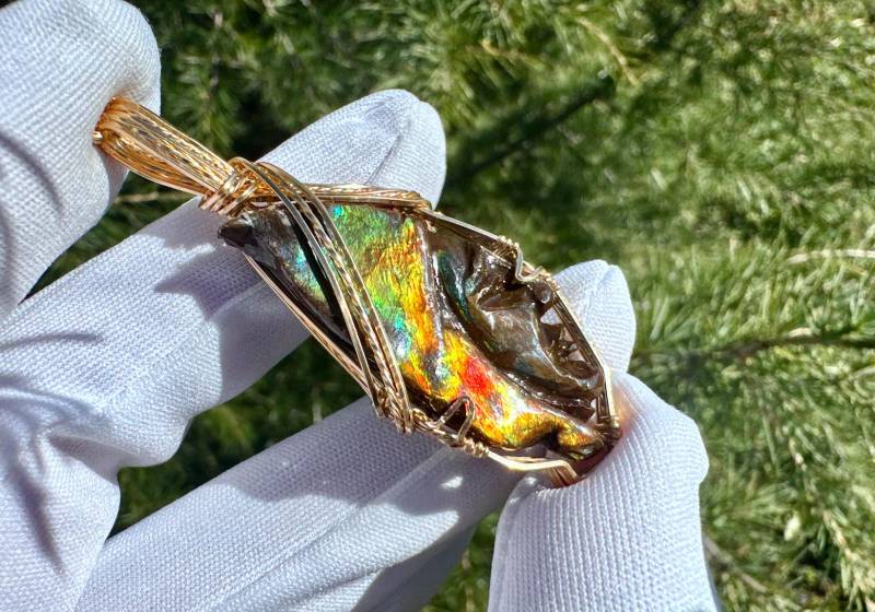 Ammolit Schamane, 14 Karat Unikat Gold Anhänger Mit Gravierten Highquality 44Ct Ammolit von nAturaIArT