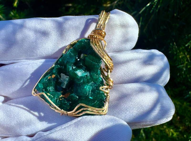 Dioptas, 14 Karat Unikat Gold Anhänger Mit 51Ct Highquality Dioptas Kristall von nAturaIArT