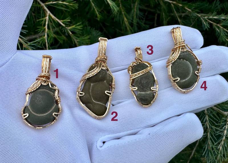 Kraftvoller Feenstein Aus Schottland, 14 Karat Unikat Gold Anhänger von nAturaIArT