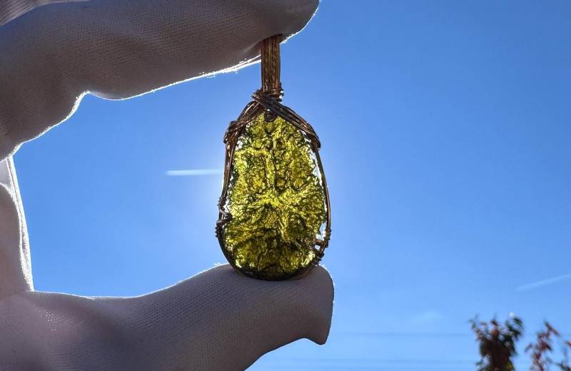 Unique Moldavit - 14 Karat Unikat Gold Anhänger Mit 41Ct Highquality Moldavit von nAturaIArT