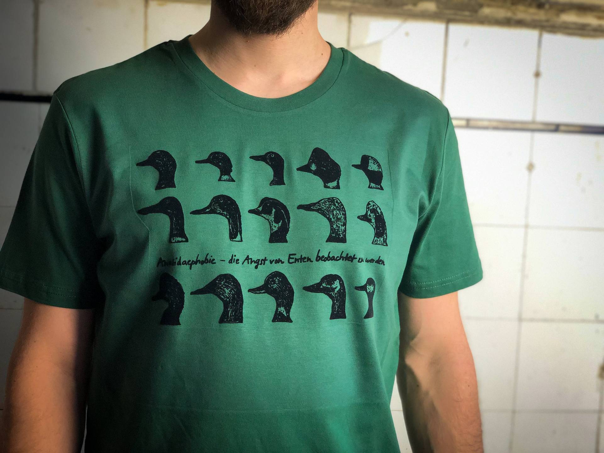 Entenphobie Shirt Für Männer, Phobie Shirt, Humor T - Enten Motiv Bio T-Shirt, Toller Flock Druck, Grün + Farbauswahl von naaknaak