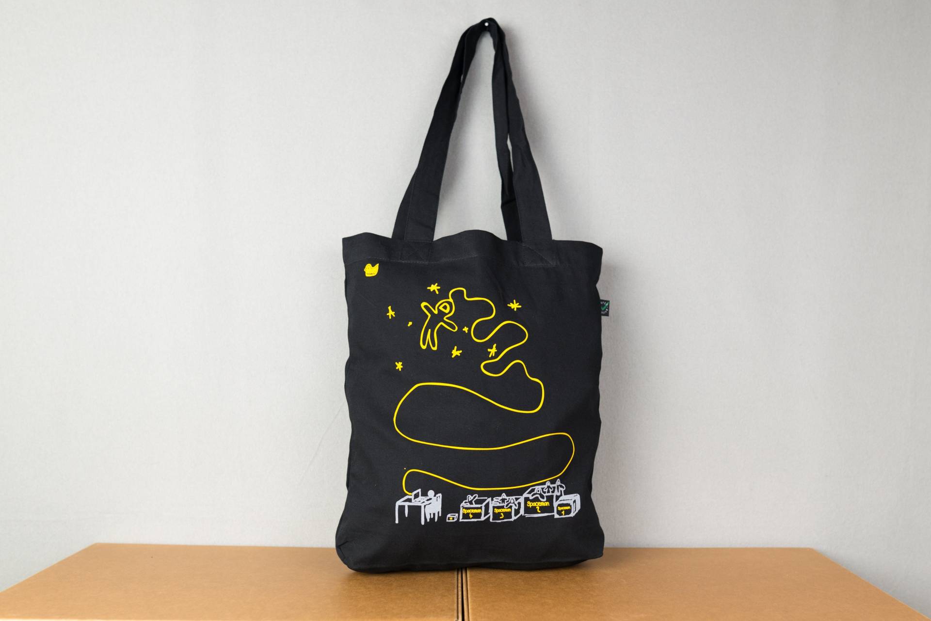 Jutebeutel Mit Astronaut Im All - Computer Internet Aufdruck Bio Baumwolle Tasche Beutel Biobaumwolle Farbe Schwarz Motiv Gelb Sternen von naaknaak