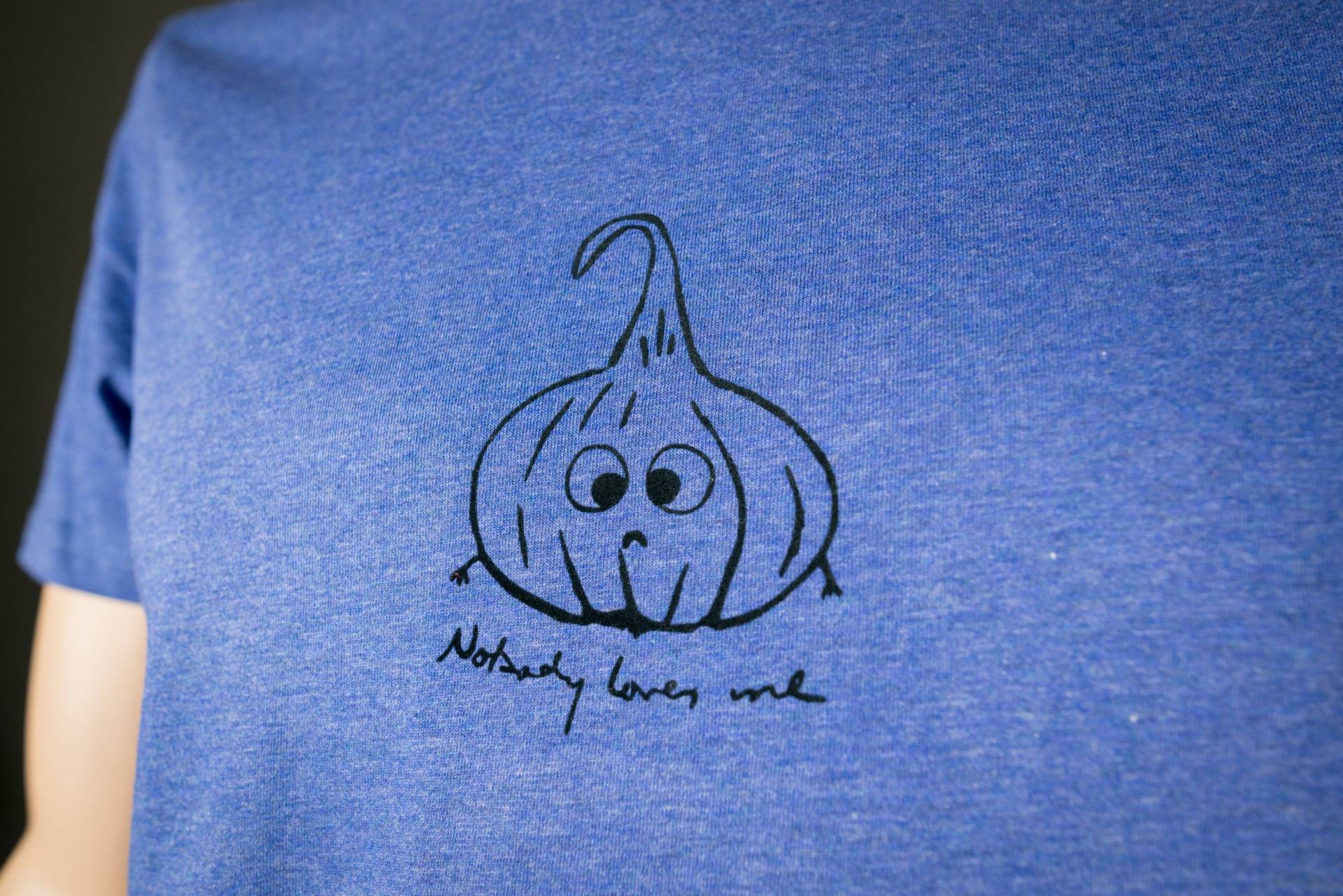 Knoblauch Shirt Für Männer - Nobody Loves Me Bio T-Shirt Blau Mit Zwiebel Motiv Aus Flock Geschenk Veganer, Köche + Weitere Farben von naaknaak