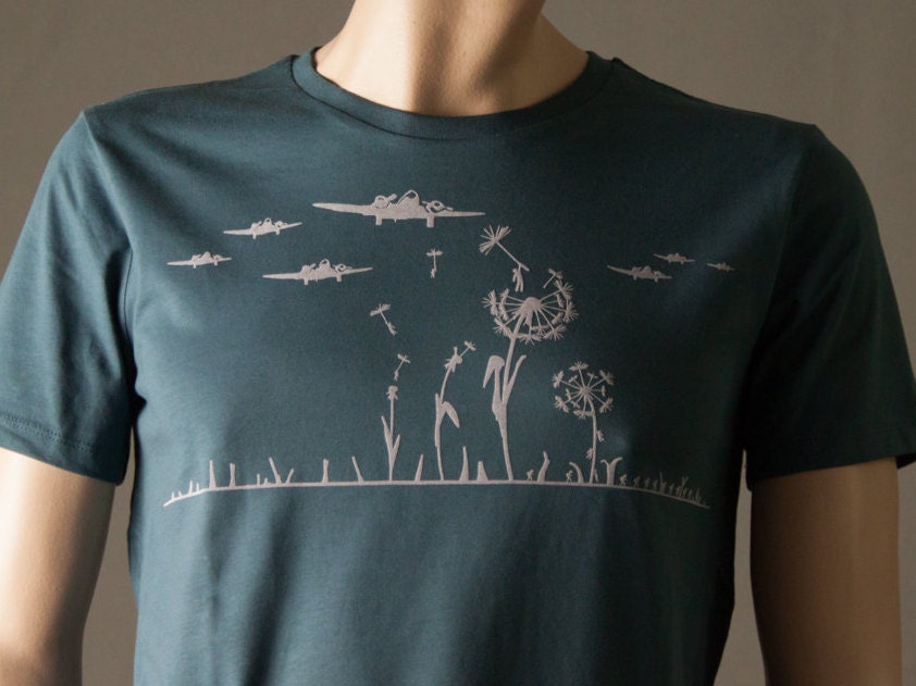 Pusteblume T-Shirt Für Männer Bio Shirt Military Fair Wear Flieger Blow Away Petrol Tshirt Mit Motiv in Grau Aus Flock von naaknaak