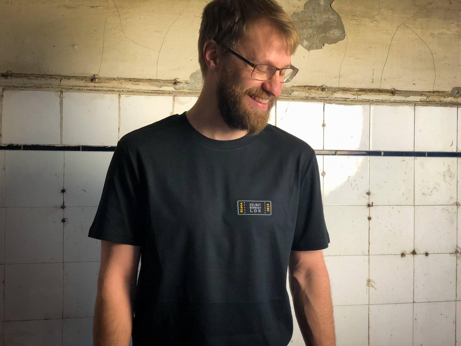 Selbstbewusstlos Männer T-Shirt Bio Shirt Schwarz Mit Lustigem Druck Motiv Aus Flock Humor + Weitere Farben von naaknaak