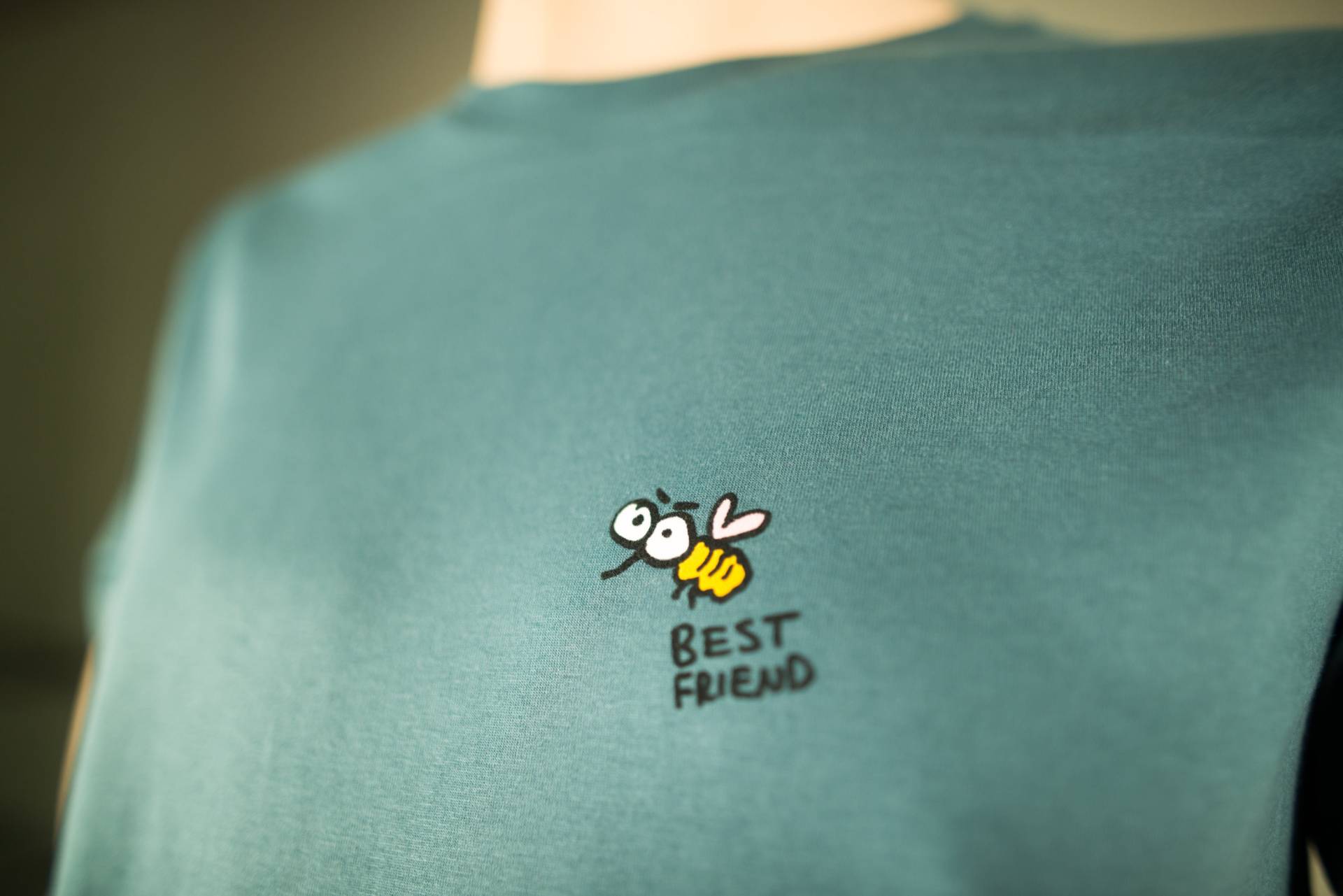 T-Shirt Für Männer Mit Biene Oder Wespe, Lustiges Beste Freunde Motiv Bio Shirt, Aus Flock Farbe Petrol Blau + Weitere Farben von naaknaak