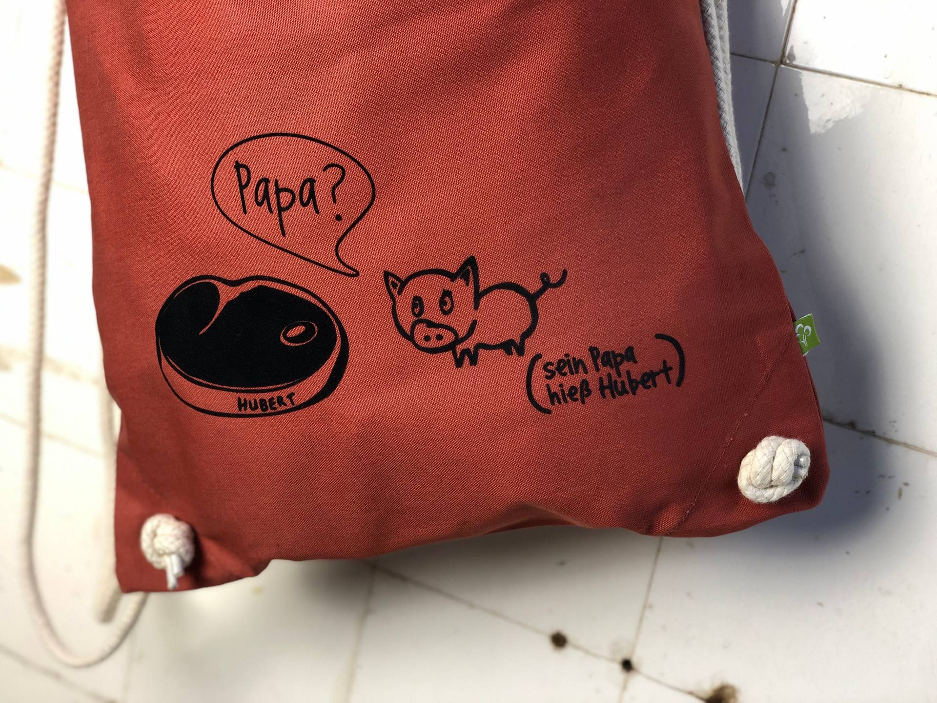 Turnbeutel/Rucksack Mit Schwarzem Humor Aufdruck, Schwein Und Steak , Geschenk Für Veganer Papa in Rot Anderen Farben von naaknaak