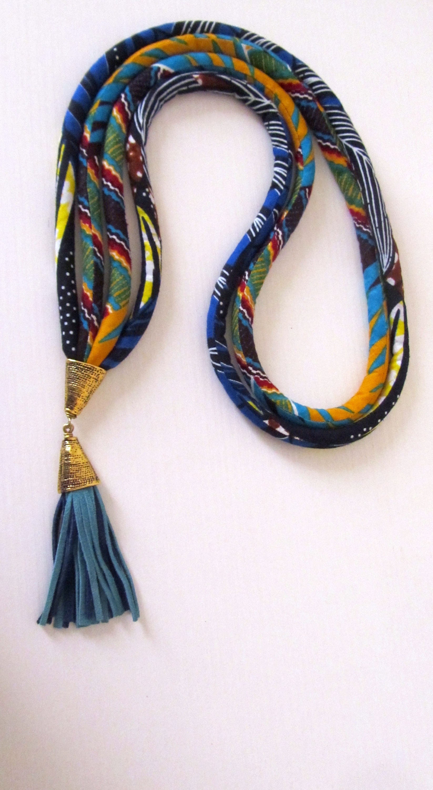 Lange Stoff Quastenkette Lederanhänger Im Boho Style Lange Stoff Quastenkette Lederanhänger Im Boho Style von nad205