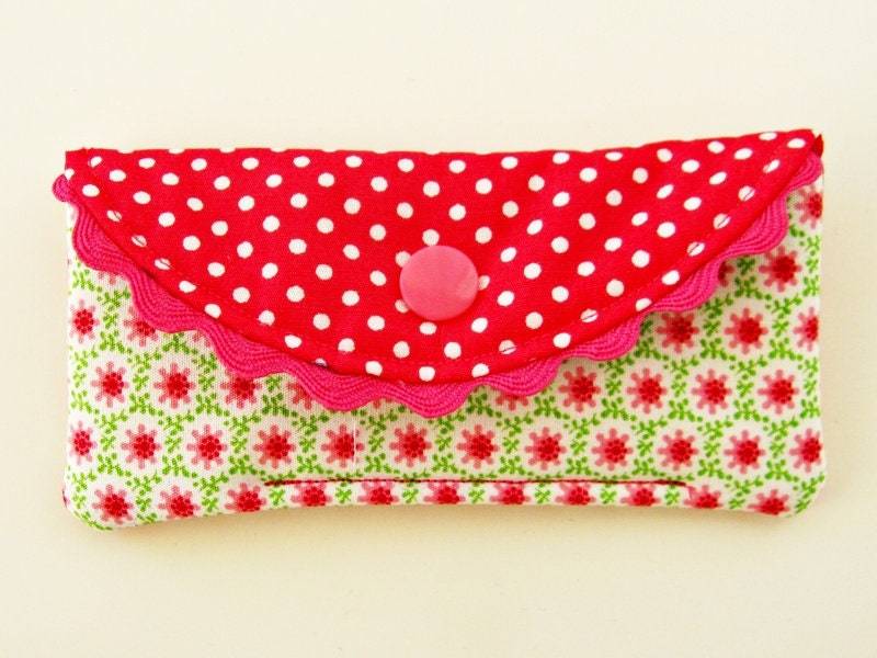 Pillentasche "Blümchen' Rot Pink von nadelspinnereiwerk