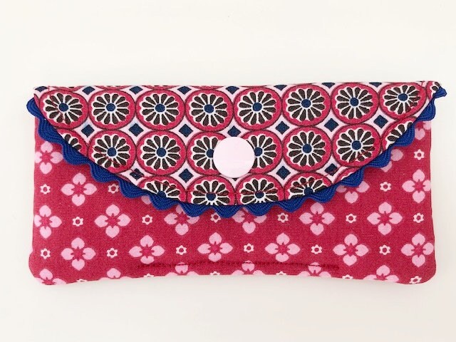 Pillentasche "Blumen' Rot Blau von nadelspinnereiwerk