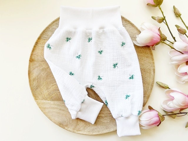 Pumphose Sommer Musselin "Kleeblatt' Gr. 68 Weiß von nadelspinnereiwerk