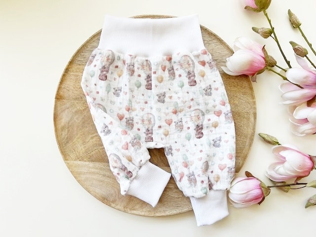 Pumphose Sommer Musselin "Waschbär' Gr. 68 Weiß Pumphose Sommer Musselin "Waschbär' Gr. 68 Weiß von nadelspinnereiwerk