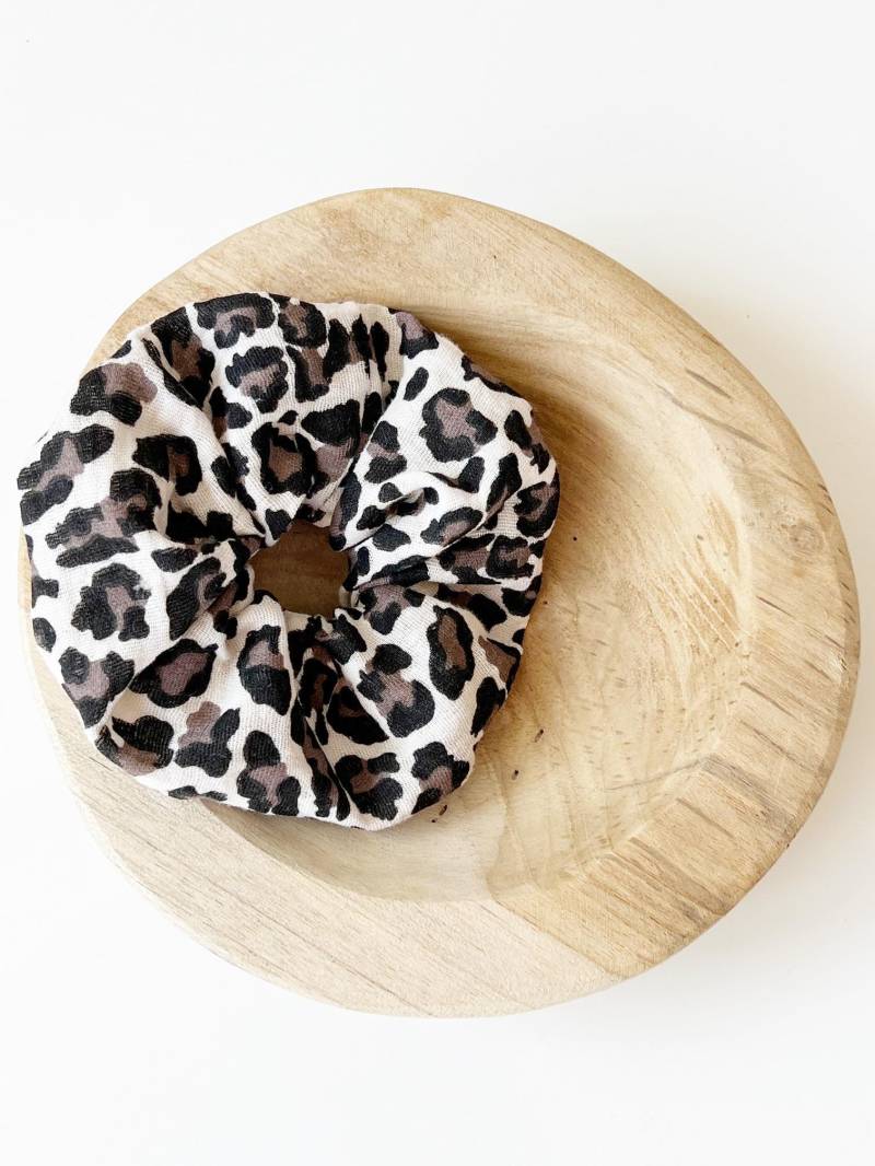 Scrunchie "Leo Print' Haargummi Zopfgummi Doppellagig Natur von nadelspinnereiwerk