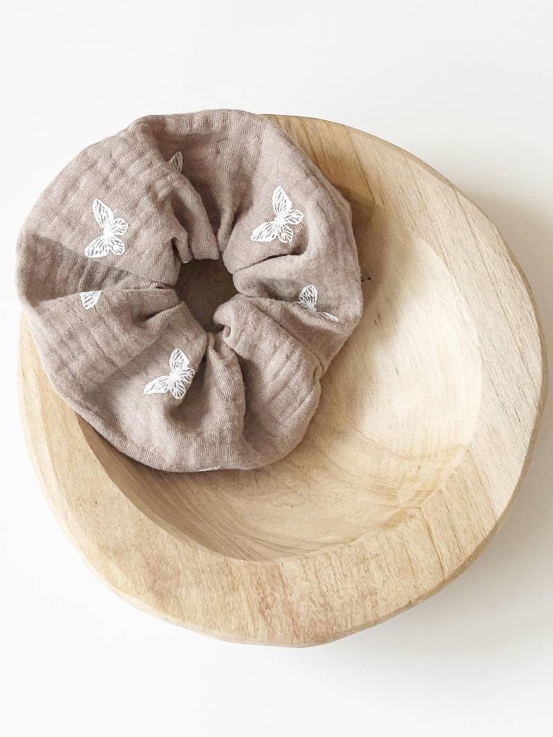 Scrunchie "Schmetterling' Haargummi Zopfgummi Doppellagig Bio Beige von nadelspinnereiwerk