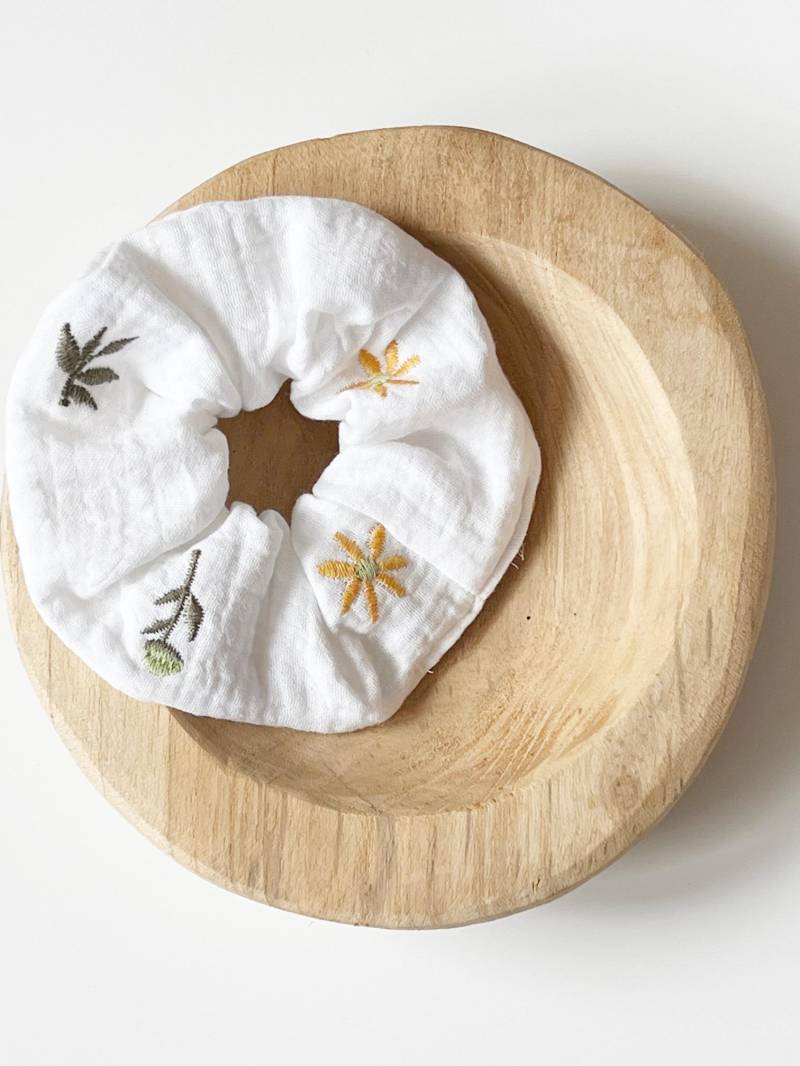Scrunchie "Sunflowers' Haargummi Zopfgummi Doppellagig Stickerei Off White von nadelspinnereiwerk
