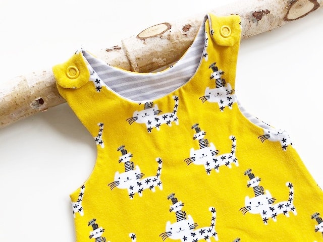 strampler Kleine Kätzchen Gr. 56 Senfgelb von nadelspinnereiwerk