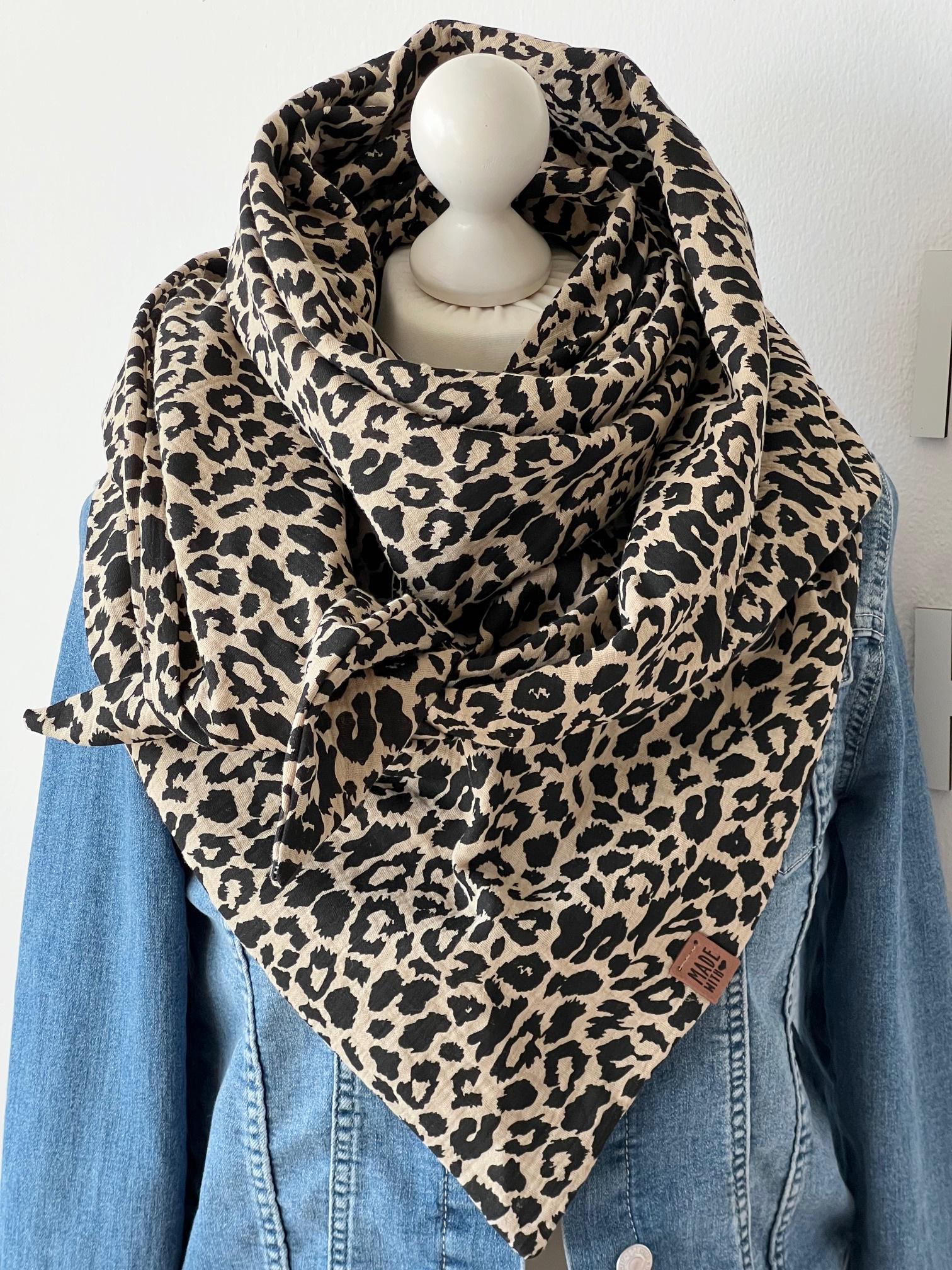 xxl Musselin Tuch "Animal Print' Erwachsene Dreieckstuch Doppellagig Halstuch Beige xxl Musselin Tuch "Animal Print' Erwachsene Dreieckstuch Doppellagig Halstuch Beige von nadelspinnereiwerk