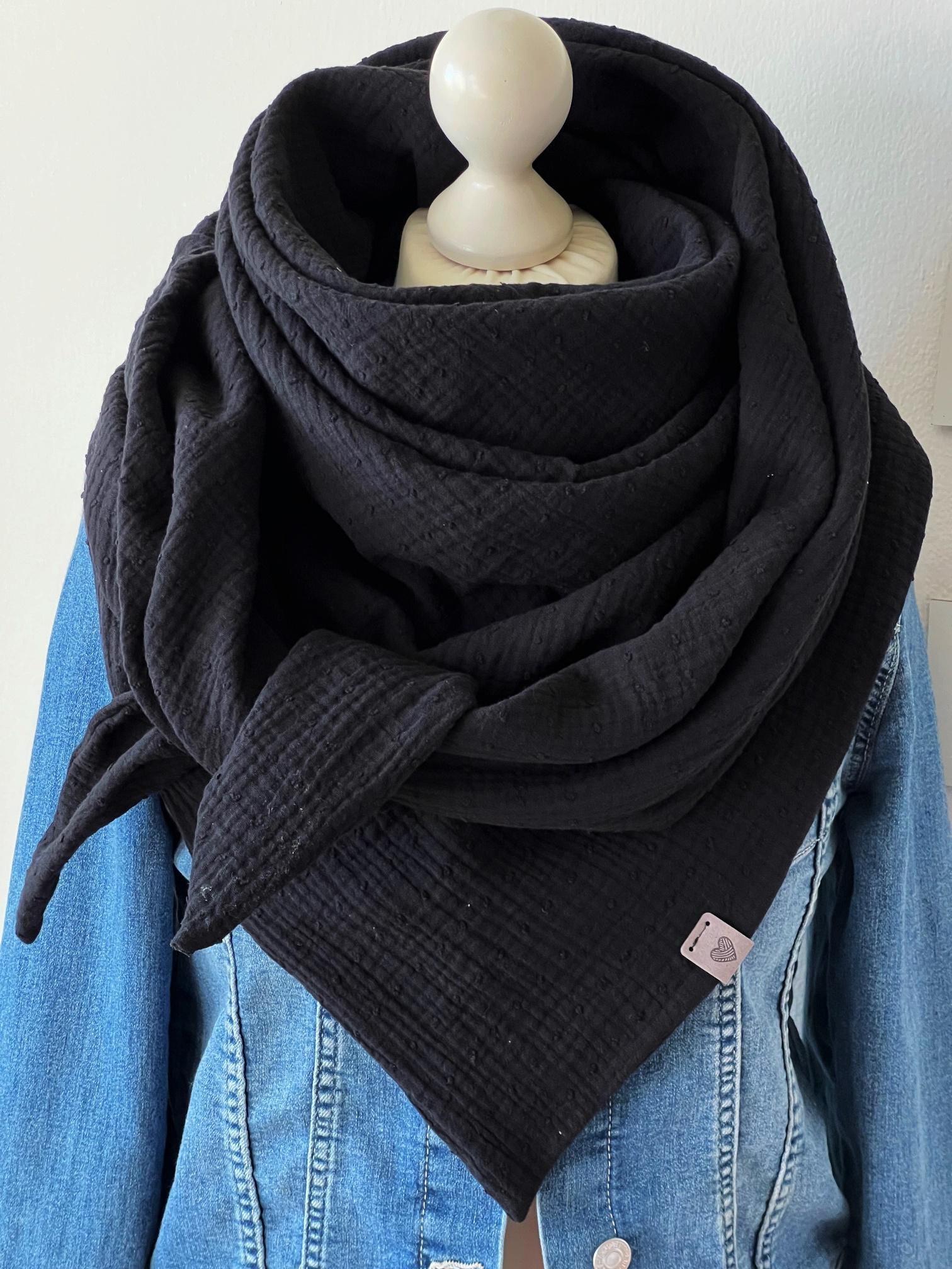xxl Musselin Tuch "Dobby' Erwachsene Dreieckstuch Doppellagig Halstuch Schwarz xxl Musselin Tuch "Dobby' Erwachsene Dreieckstuch Doppellagig Halstuch Schwarz von nadelspinnereiwerk