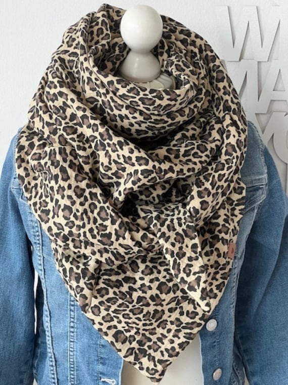 xxl Musselin Tuch "Leo Print' Erwachsene Dreieckstuch Doppellagig Halstuch Beige xxl Musselin Tuch "Leo Print' Erwachsene Dreieckstuch Doppellagig Halstuch Beige von nadelspinnereiwerk