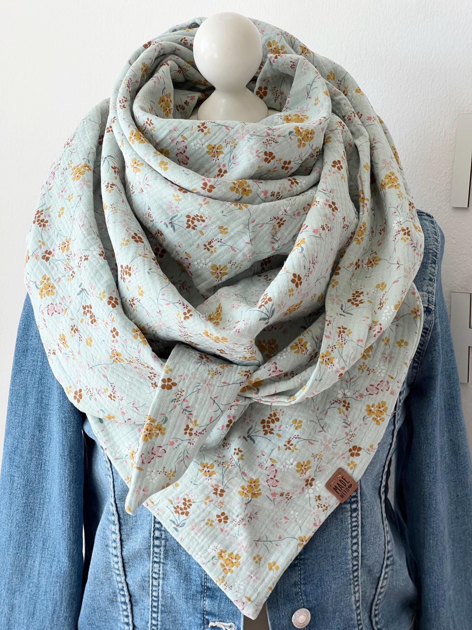 xxl Musselin Tuch "Small Flowers' Erwachsene Dreieckstuch Doppellagig Halstuch Mint xxl Musselin Tuch "Small Flowers' Erwachsene Dreieckstuch Doppellagig Halstuch Mint von nadelspinnereiwerk