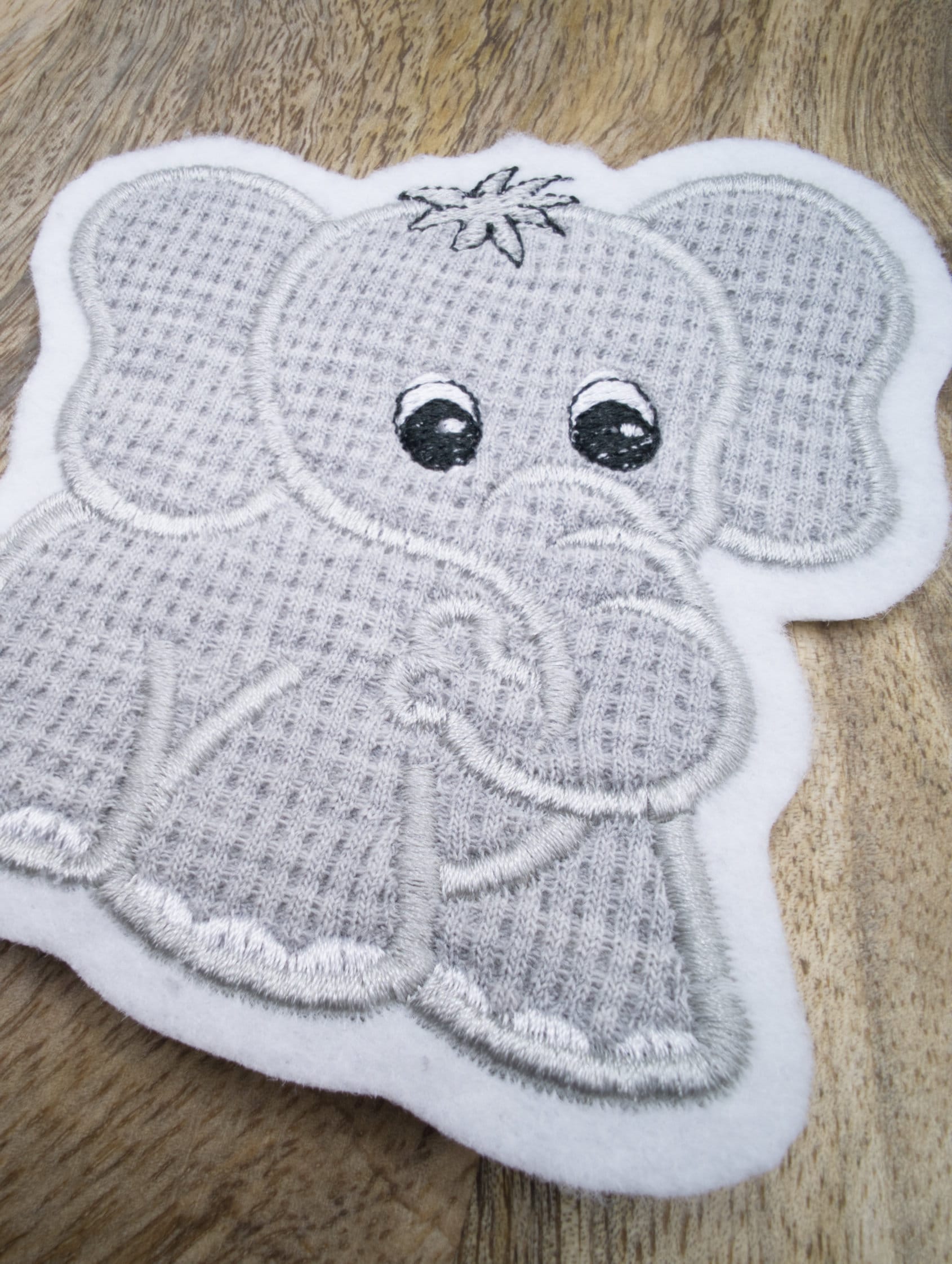 Patch/Applikation/Aufnäher/Bügelbild - Elefant Grau von nadelunikat
