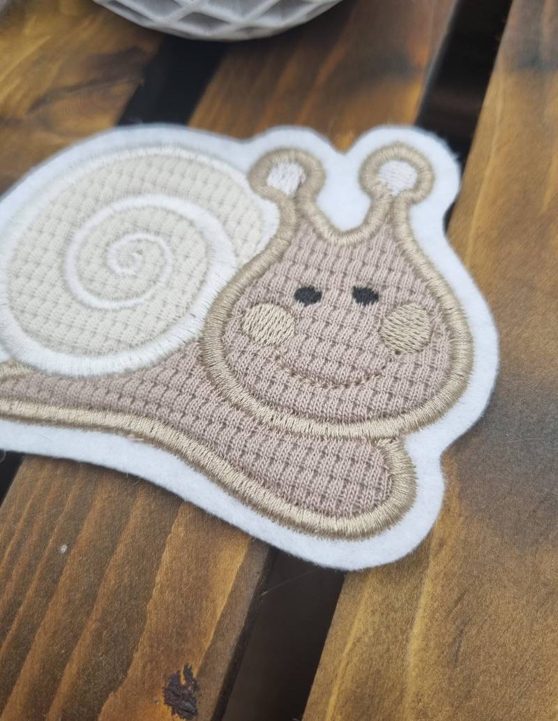 Patch/Applikation/Aufnäher/Bügelbild - Schnecke Beige, Creme, Natur Patch/Applikation/Aufnäher/Bügelbild - Schnecke Beige, Creme, Natur von nadelunikat
