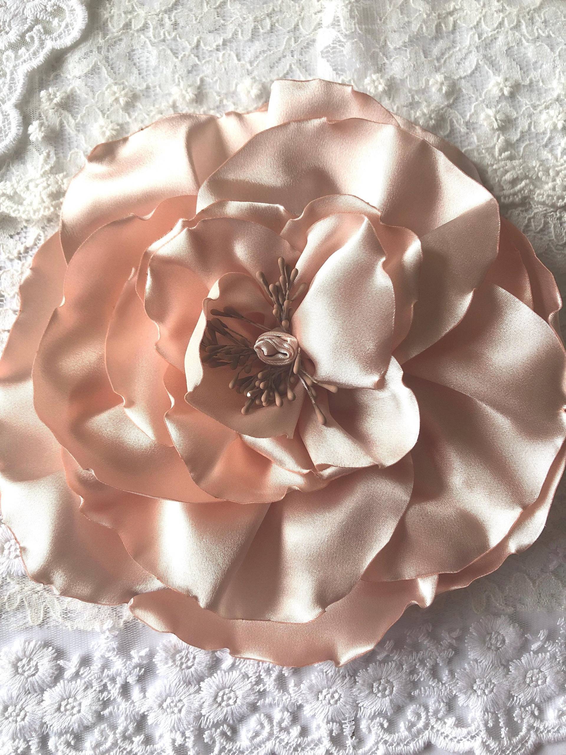 Große Pfirsich Satin Mohn Brosche Handgefertigtes Braut Accessoire Große Pfirsich Satin Mohn Brosche Handgefertigtes Braut Accessoire von nadezdaflowers