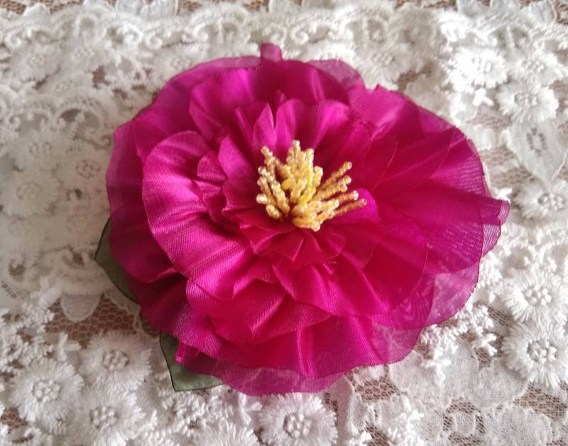 Magenta Organza Blumen Brosche Handgemachte Braut Brosche von nadezdaflowers