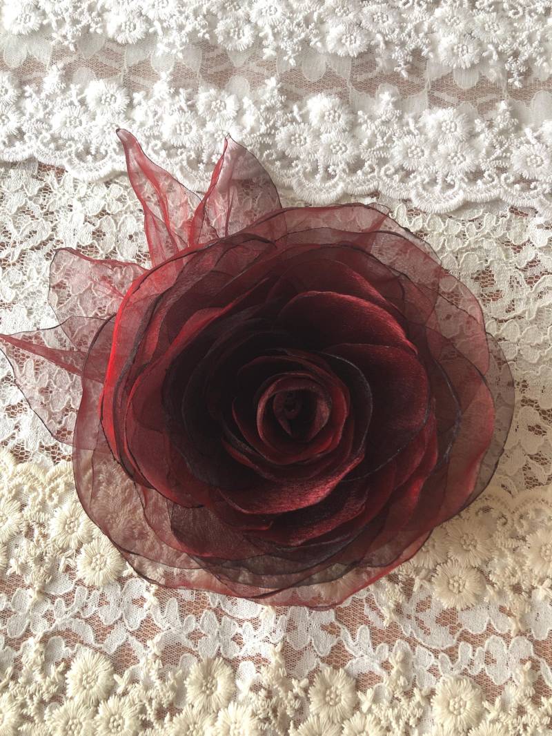 Handgefertigte Organza Blumen Brosche Brautclip, Hochzeit Accessoire von nadezdaflowers