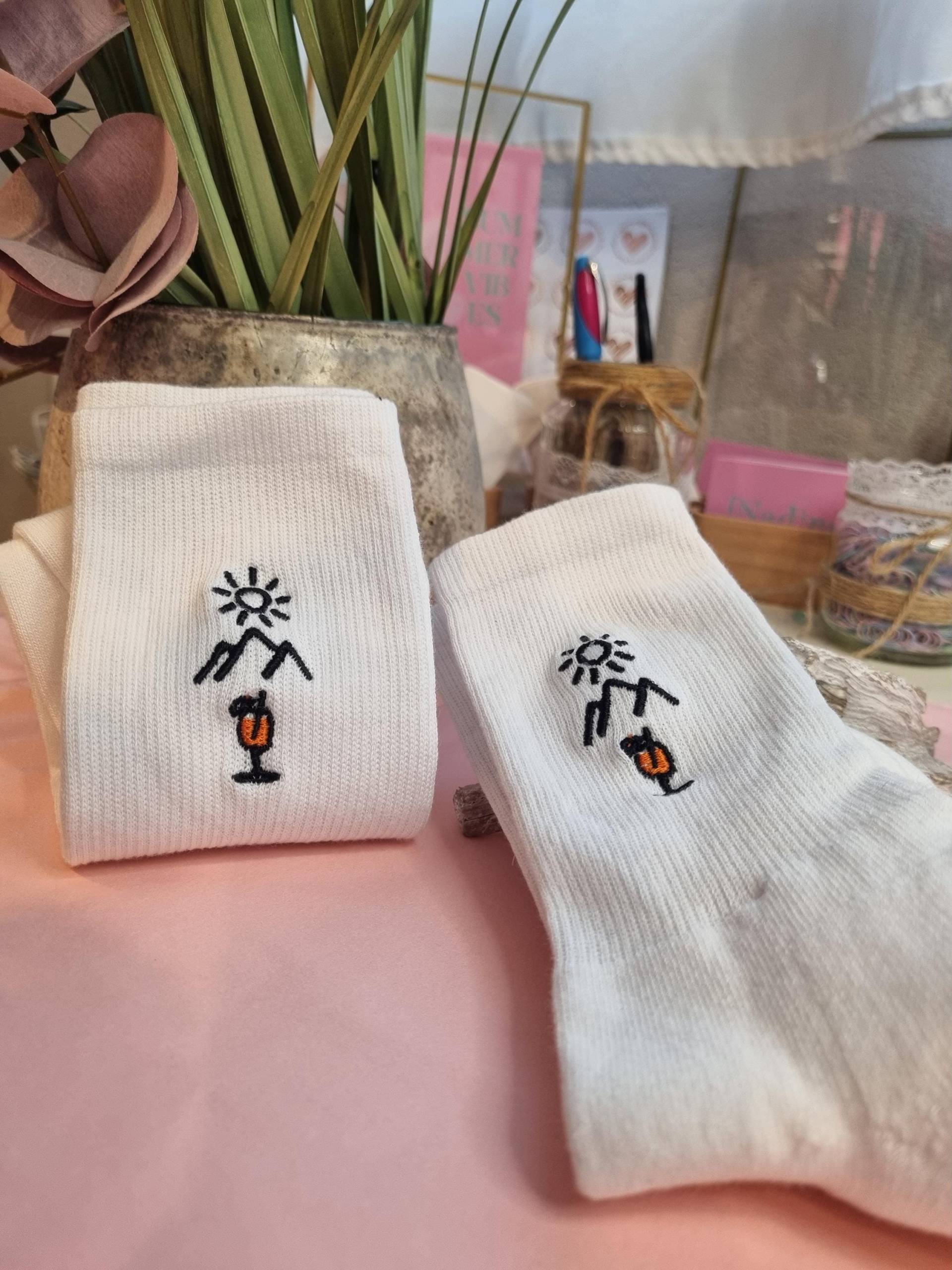 Gestickte Sportsocken, Socken, Personalisierte Lustige Tennissocken, Statement Mountain, Aperol Berge Gestickte Sportsocken, Socken, Personalisierte Lustige Tennissocken, Statement Mountain, Aperol Berge von nadinebrandingdesign