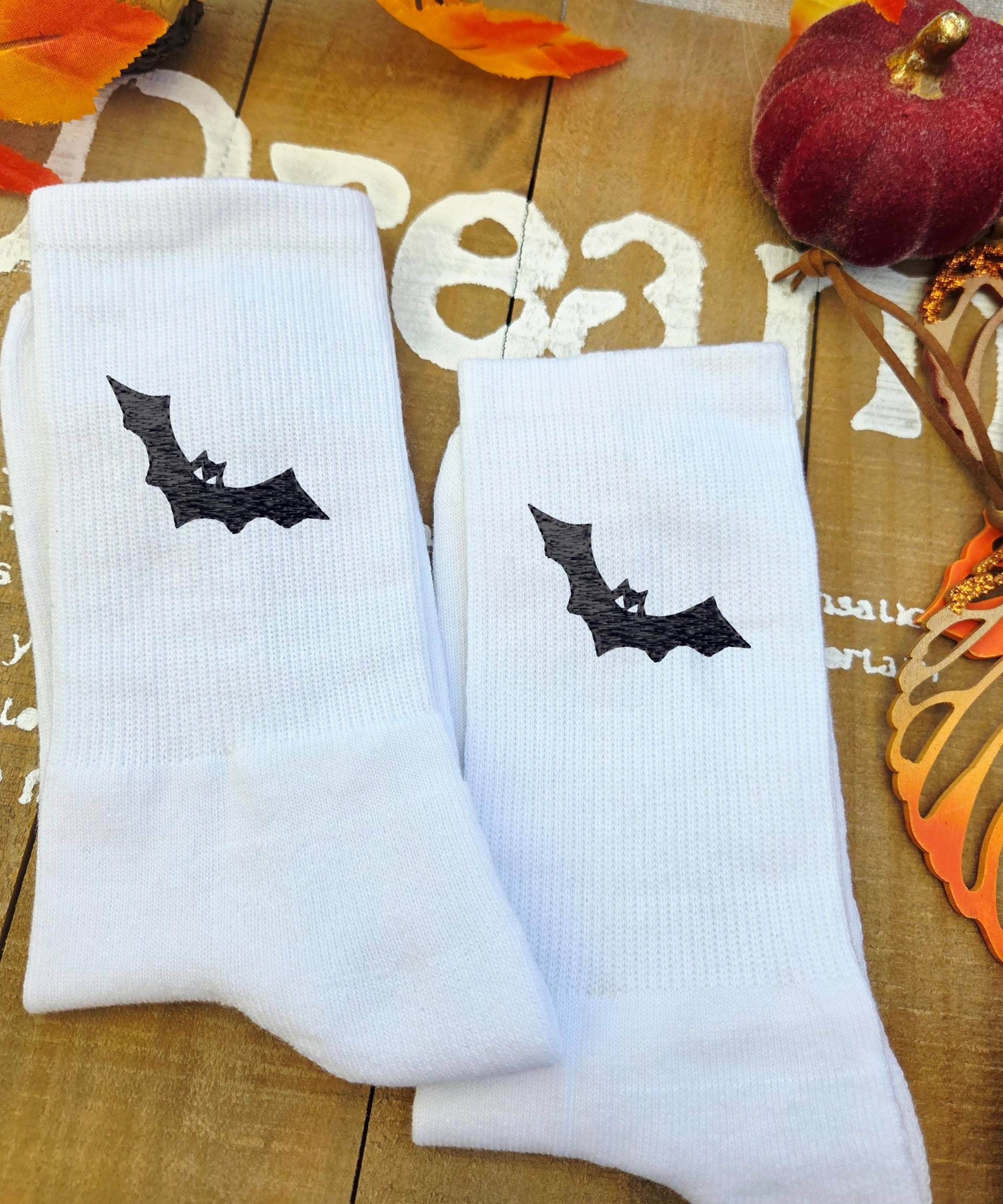 Halloween Tennissocken Fledermaus, Sportsocken, Bestickte Socken Halloween, Personalisierte Geschenk von nadinebrandingdesign