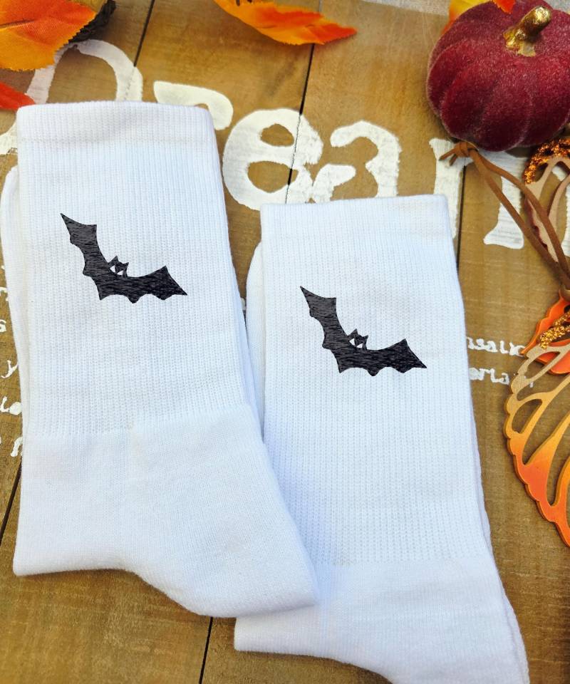 Halloween Tennissocken Fledermaus, Sportsocken, Bestickte Socken Halloween, Personalisierte Geschenk von nadinebrandingdesign