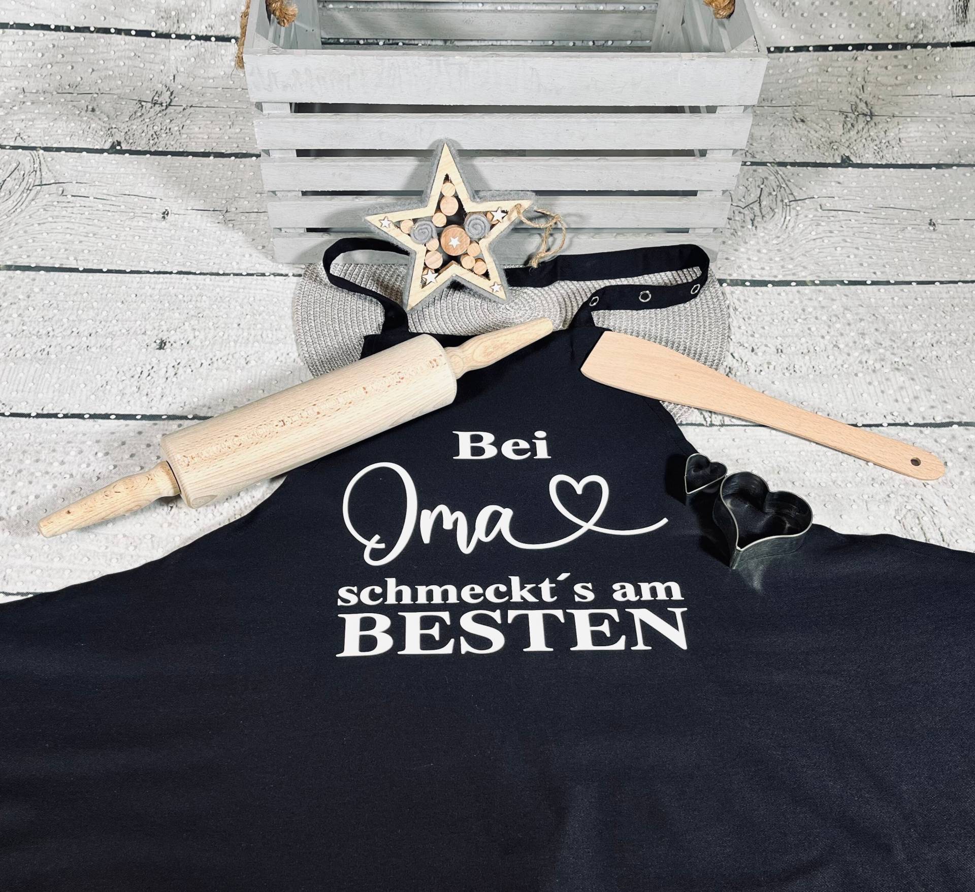 Geschenk Schürze Kochschürze Grillschürze Personalisiert Bei Oma Schmeckts Am Besten von naehdesigns