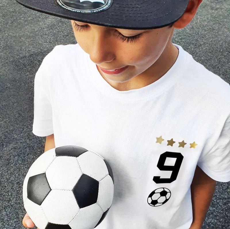 Geburtstagsshirt Jungen Fußball 9 Jahre Kindergeburtstag Trikot Kinder T-Shirt Mit Namen & Zahl Von 1-10 Jahren von naehfeinBerlin