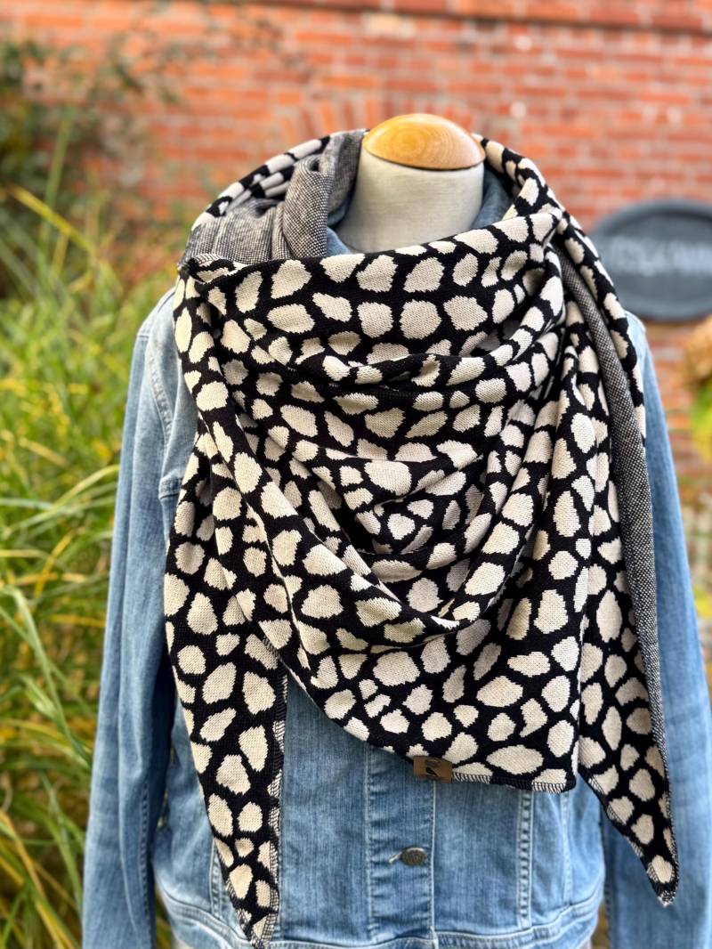 Dreieckstuch Aus Weichem Strick | Kuscheliges Halstuch Weich Großes Tuch Geschenk Für Sie Handmade Cozy Cotton Scarf Animalprint von naehkombinat