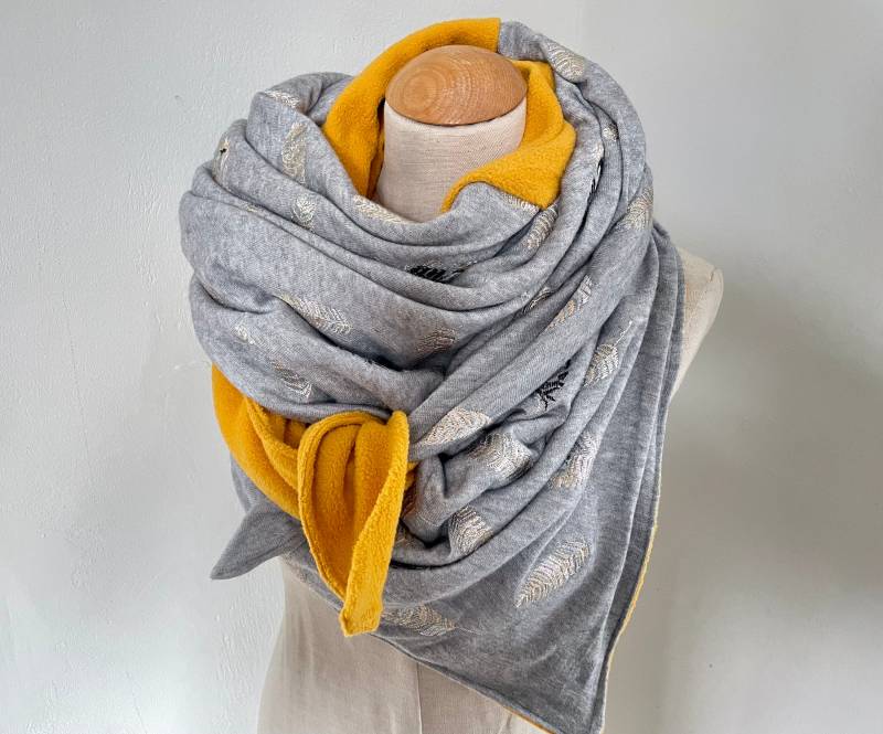 Dreieckstuch Schal Wickelschal Oversize Wrap Scarf Vögel Feder Strick Grau Beige Silber Gelb Curry von naehkombinat