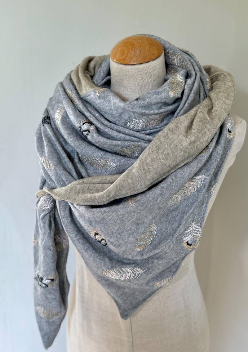 Dreieckstuch Schal Wickelschal Oversize Wrap Scarf Vögel Feder Strick Grau Beige Silber Gelb Curry von naehkombinat