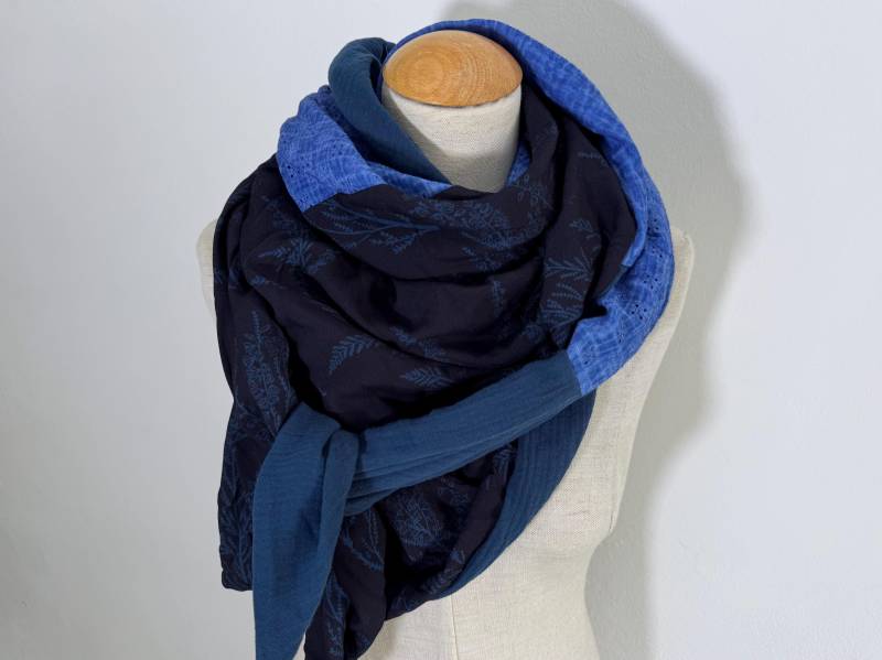 Dreieckstuch Xxl Wickelschal Loopschal Musselintuch Schal Halstuch Stola Sommertuch Gauze Blau Marineblau Dunkelblau Baumwolle Viskose Dreieckstuch Xxl Wickelschal Loopschal Musselintuch Schal Halstuch Stola Sommertuch Gauze Blau Marineblau Dunkelblau Baumwolle Viskose von naehkombinat