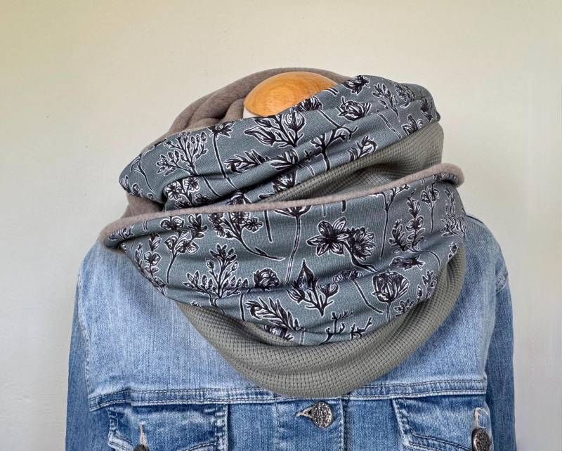Loop Loopschal Schal Schlauchschal Wendeschal Grün Khaki Taupe Grau Beige Blumen Warm Watercolor von naehkombinat