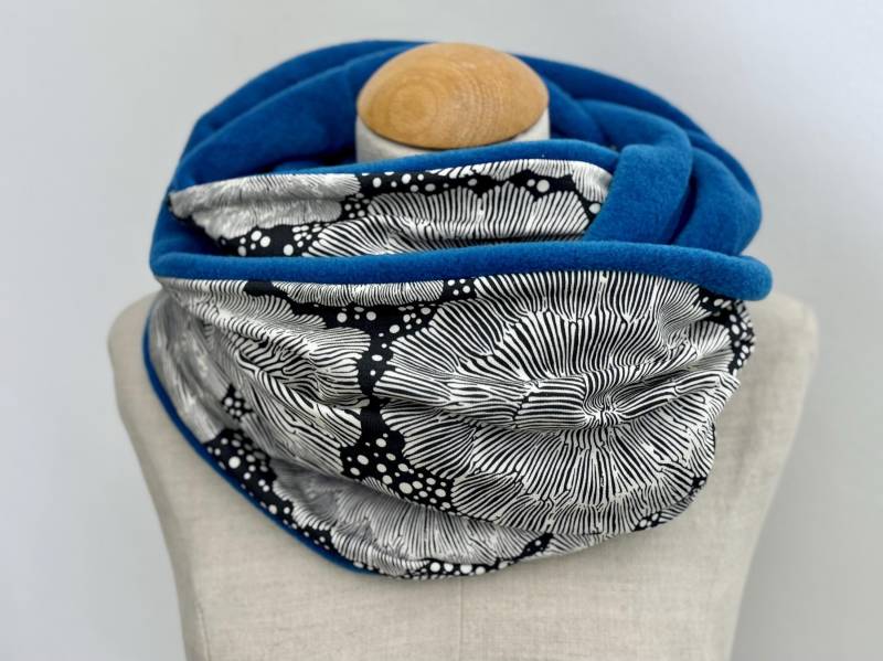 Loop Schlauchschal Loopschal Jerseyschal Wendeschal Fleece Blau Schwarz Blumenmuster Royalblau Königsblau Winterschal Geschenk Damen von naehkombinat