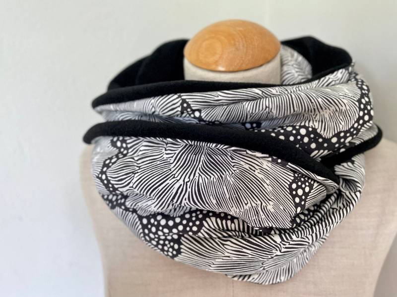 Loop Schlauchschal Loopschal Jerseyschal Wendeschal Fleece Blumen Schwarz Weiss Blätter von naehkombinat