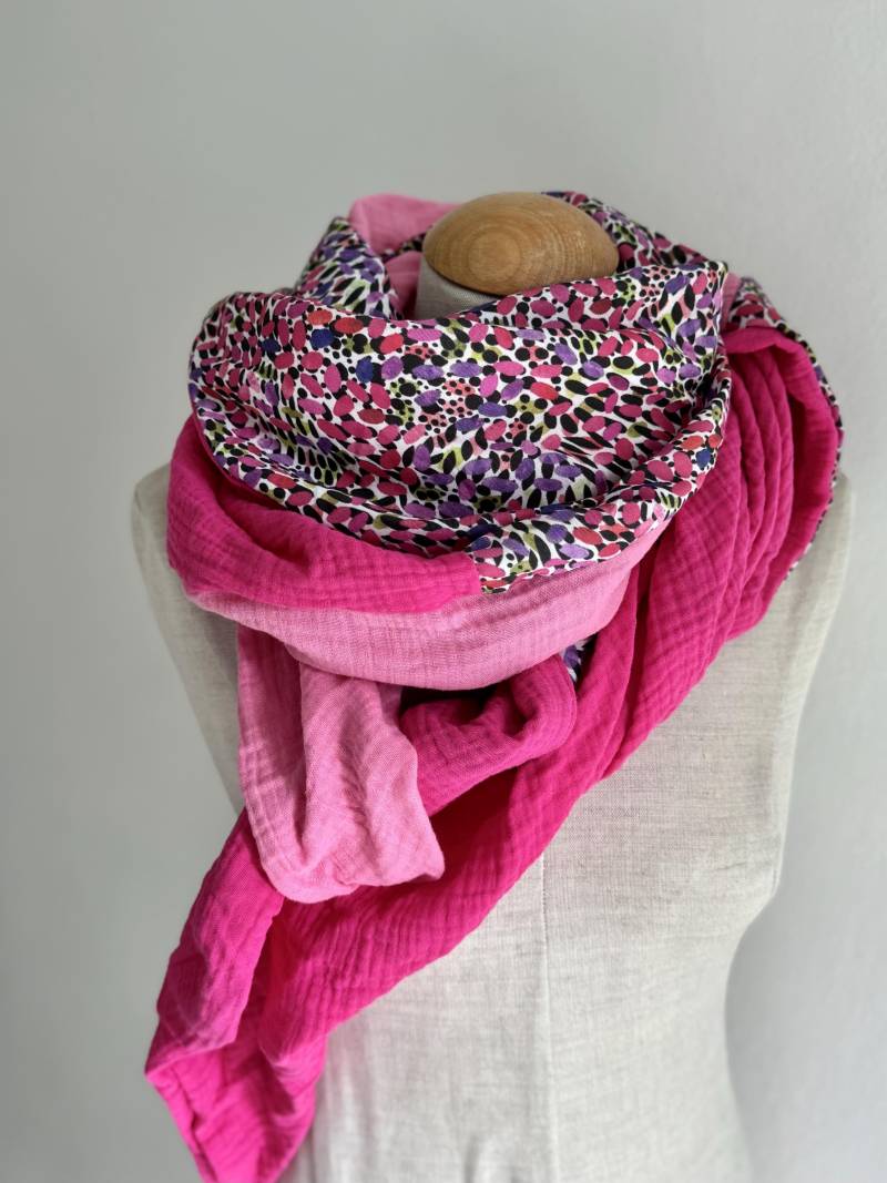 Sommertuch Musselin Xxl Wickelschal Dreieck Loopschal Pink Fuchsia Punkte Baumwolle Schal Stola Dreieckstuch Geschenk Muttertag von naehkombinat