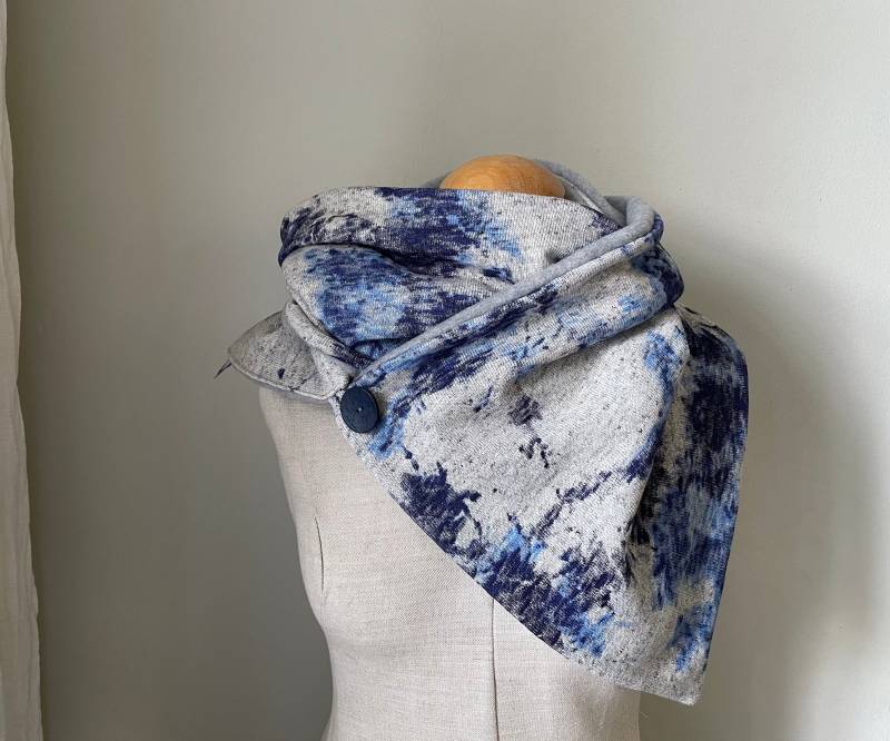 Wickelschal Dreieckstuch Knopfschal Loopschal Blau Batik Tuch Fleece Winter von naehkombinat