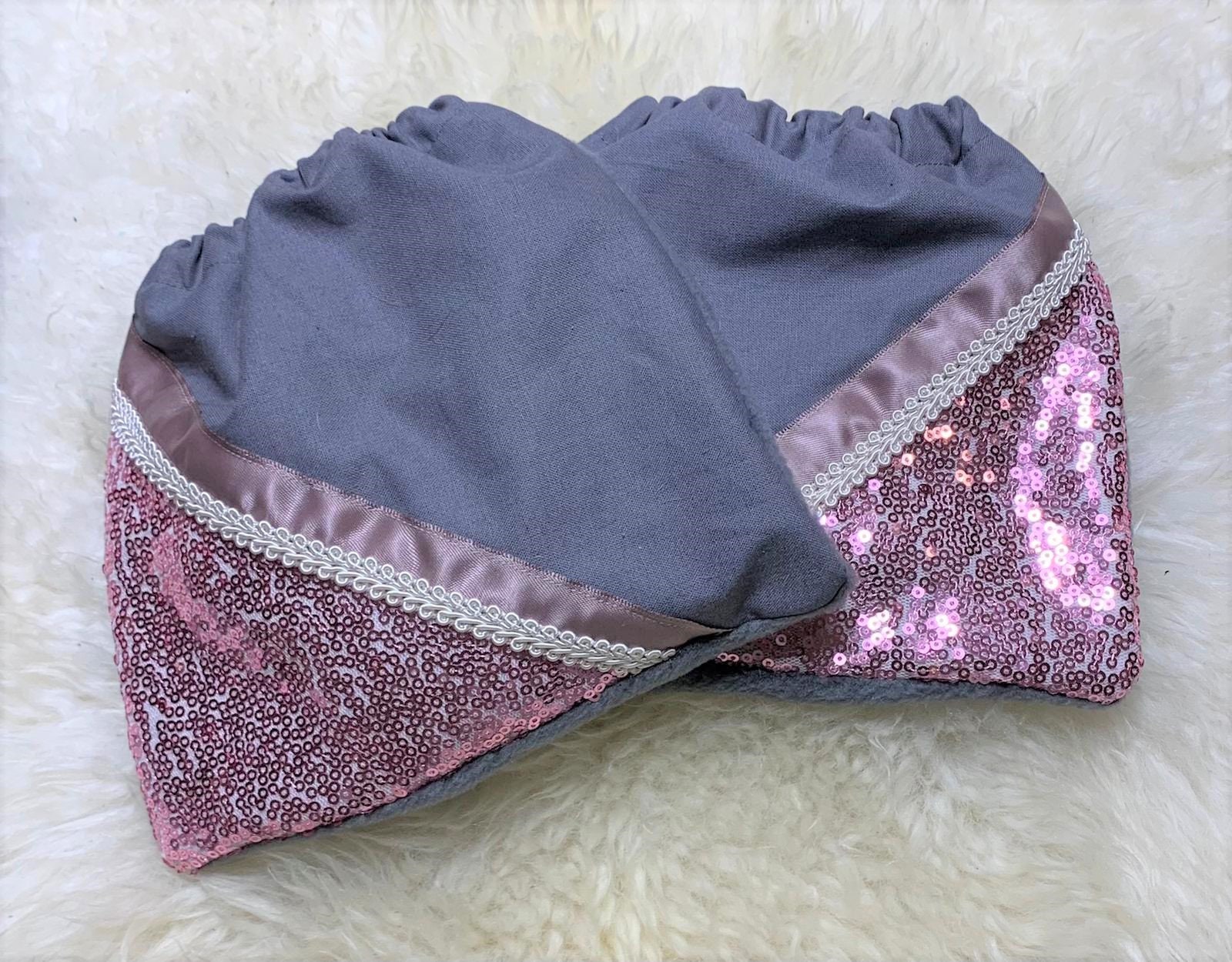 Steigbügelschoner Steigbügelbeutel Pailletten Glitzer Grau/Rosa Steigbügelschoner Steigbügelbeutel Pailletten Glitzer Grau/Rosa von naehkunstfuerpferde