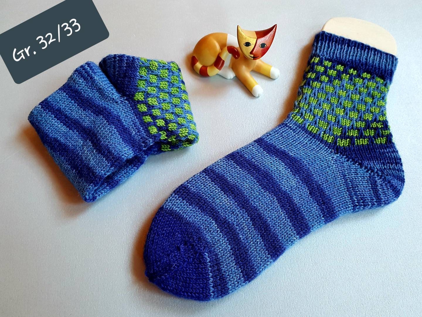 Handgestrickte Socken Gr. 32/33 von naehmaschinerie