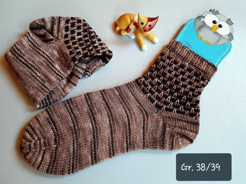 Handgestrickte Socken Gr. 38/39 von naehmaschinerie