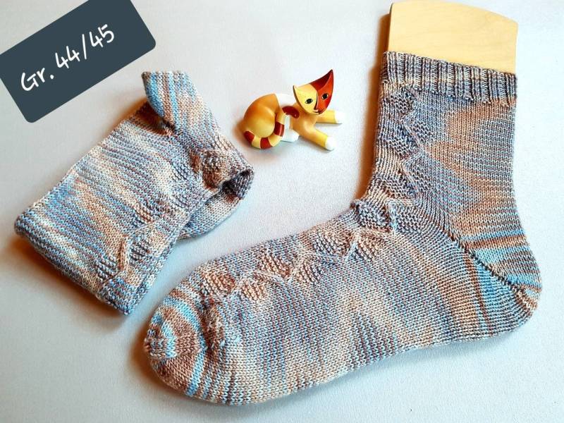 Handgestrickte Socken Gr. 44/45 von naehmaschinerie