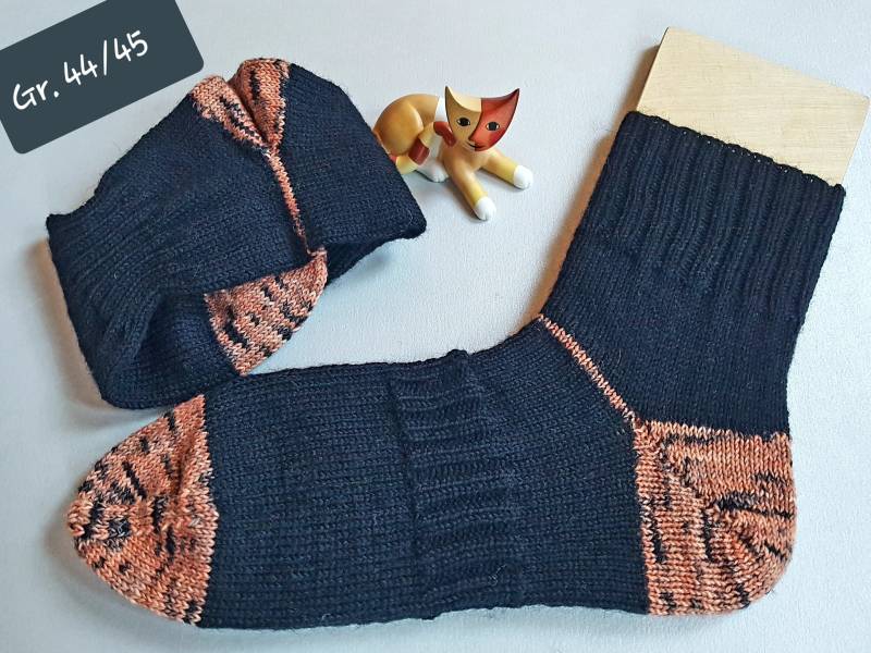 Handgestrickte Socken Gr. 44/45 von naehmaschinerie